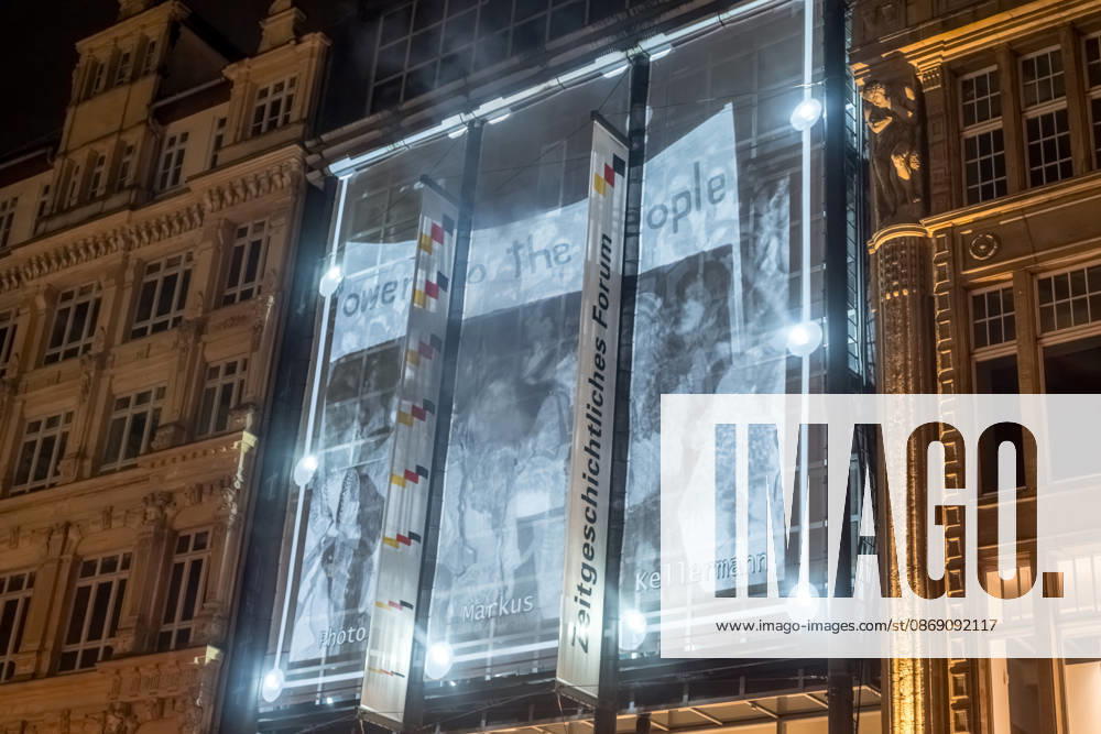 Seit 2009 findet in Leipzig zur Erinnerung an die Montagsdemonstrationen im Jahr 1989 am 9. Oktober das Lichtfest statt. Licht und Kunstinstallationen illuminieren die Stadt, menschen laufen mit Kerzen durch die Stadt. Lichtfest 2026