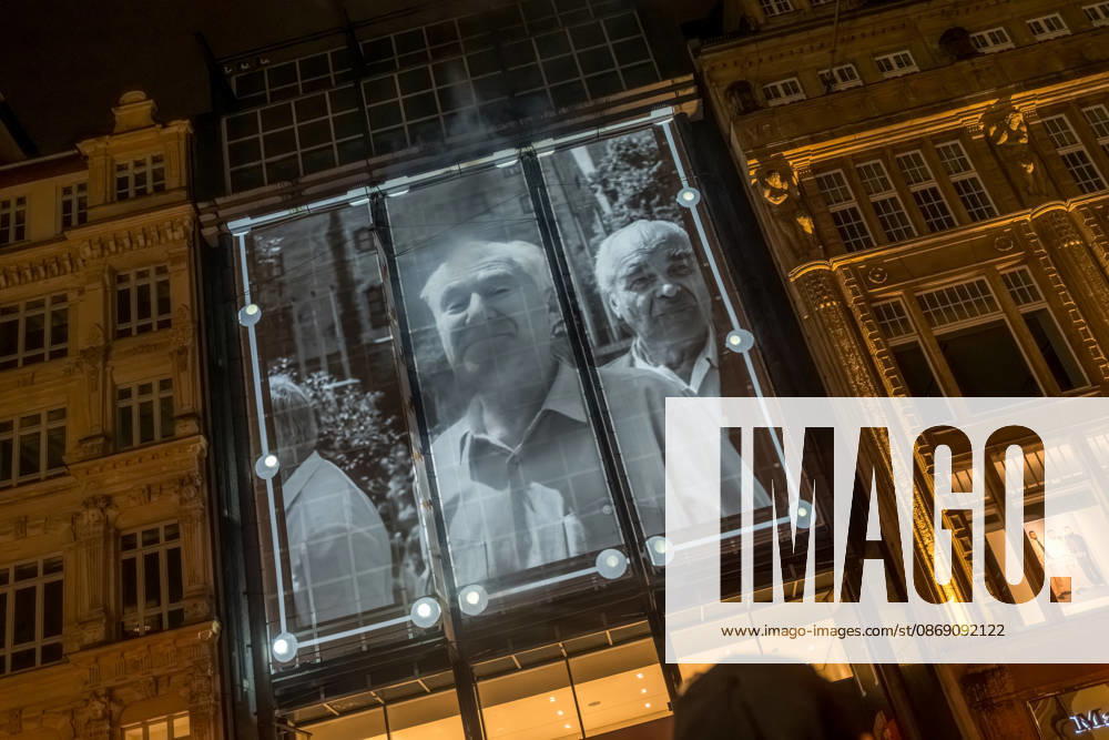 Seit 2009 findet in Leipzig zur Erinnerung an die Montagsdemonstrationen im Jahr 1989 am 9. Oktober das Lichtfest statt. Licht und Kunstinstallationen illuminieren die Stadt, menschen laufen mit Kerzen durch die Stadt. Lichtfest 2026