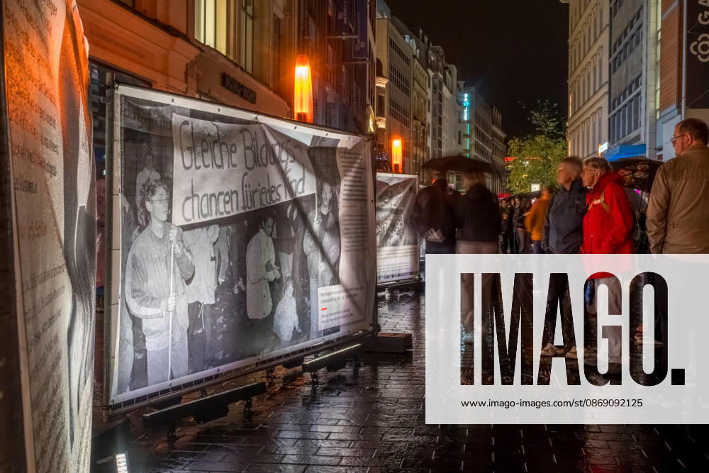 Seit 2009 findet in Leipzig zur Erinnerung an die Montagsdemonstrationen im Jahr 1989 am 9. Oktober das Lichtfest statt. Licht und Kunstinstallationen illuminieren die Stadt, menschen laufen mit Kerzen durch die Stadt. Lichtfest 2026