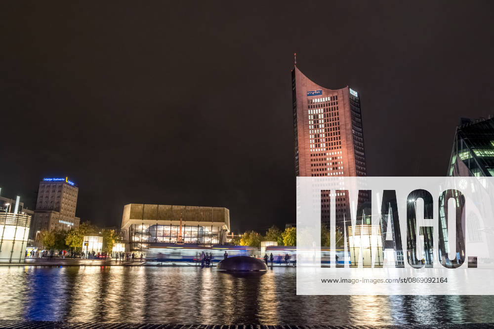 Seit 2009 findet in Leipzig zur Erinnerung an die Montagsdemonstrationen im Jahr 1989 am 9. Oktober das Lichtfest statt. Licht und Kunstinstallationen illuminieren die Stadt, menschen laufen mit Kerzen durch die Stadt. Lichtfest 2026