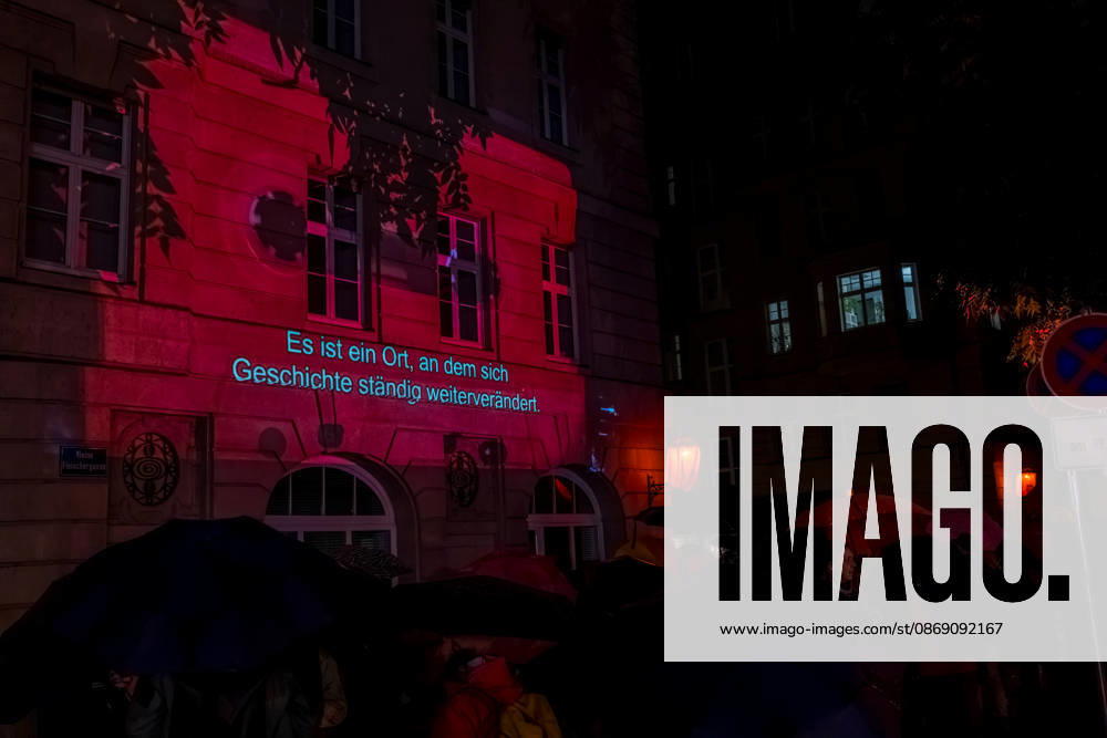 Seit 2009 findet in Leipzig zur Erinnerung an die Montagsdemonstrationen im Jahr 1989 am 9. Oktober das Lichtfest statt. Licht und Kunstinstallationen illuminieren die Stadt, menschen laufen mit Kerzen durch die Stadt. Lichtfest 2026