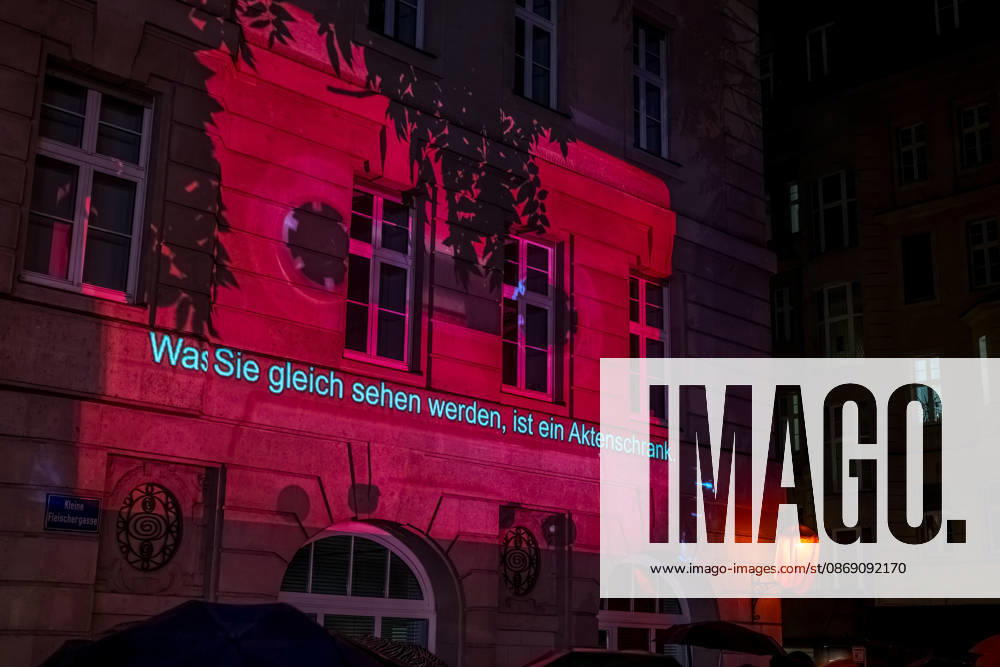 Seit 2009 findet in Leipzig zur Erinnerung an die Montagsdemonstrationen im Jahr 1989 am 9. Oktober das Lichtfest statt. Licht und Kunstinstallationen illuminieren die Stadt, menschen laufen mit Kerzen durch die Stadt. Lichtfest 2026