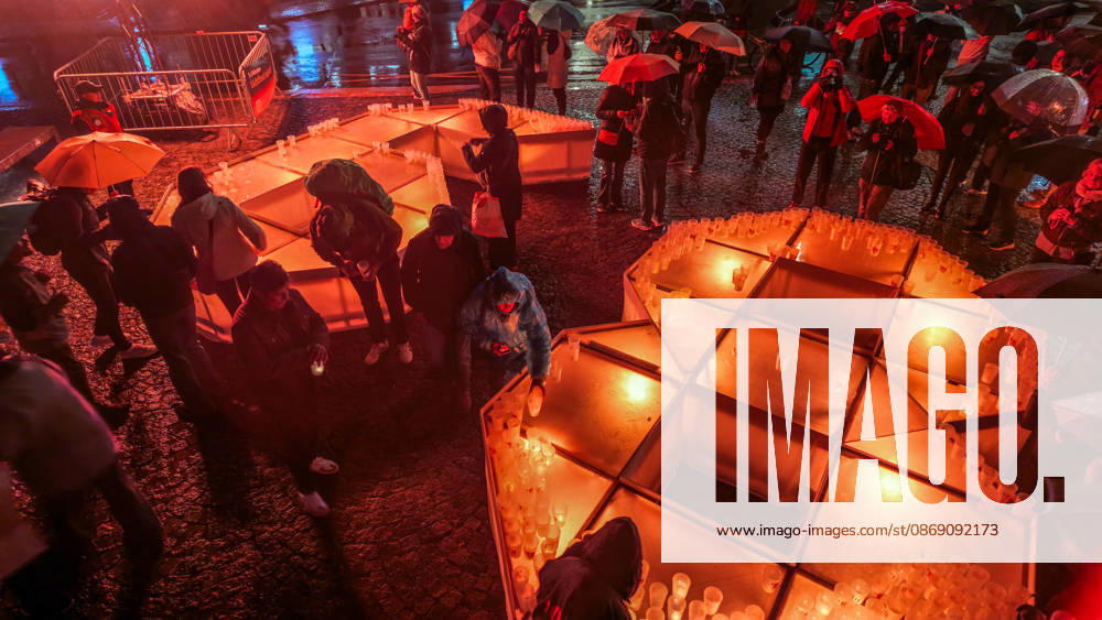 Seit 2009 findet in Leipzig zur Erinnerung an die Montagsdemonstrationen im Jahr 1989 am 9. Oktober das Lichtfest statt. Licht und Kunstinstallationen illuminieren die Stadt, menschen laufen mit Kerzen durch die Stadt. Lichtfest 2026
