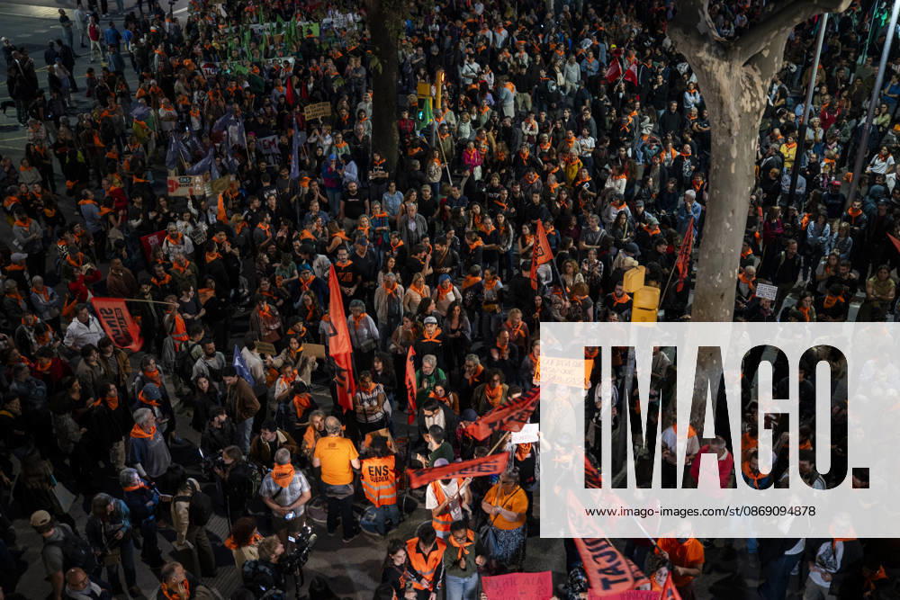 Demonstration by the Socialist Housing Union of Catalonia: Hundreds of people at a rally organized by the Tenants’ Union, the Socialist Housing Union of Catalonia, and COSHAC under the slogan For Olga and Maricarmen: The Housing Industry Kills, on October 9, 2026, in Barcelona, Catalonia, Spain OCTOBER 9, 2026 CATALONIA HOUSING PROTEST UNION RENTERS Lorena Sopê Barcelona Catalonia Barcelona Catalonia Spain