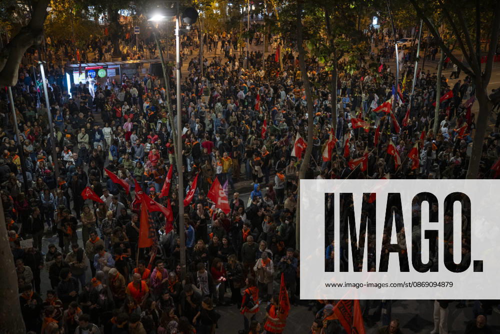 Demonstration by the Socialist Housing Union of Catalonia: Hundreds of people at a rally organized by the Tenants’ Union, the Socialist Housing Union of Catalonia, and COSHAC under the slogan For Olga and Maricarmen: The Housing Industry Kills, on October 9, 2026, in Barcelona, Catalonia, Spain OCTOBER 9, 2026 CATALONIA HOUSING PROTEST UNION RENTERS Lorena Sopê Barcelona Catalonia Barcelona Catalonia Spain