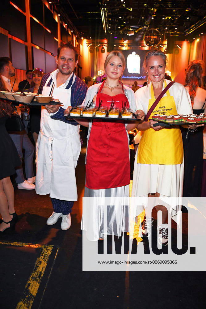 Eva Mona Rodekirchen mit Ehemann Björn Geske und Tochter Martha Geske bei der KINDERSCHUTZENGEL E.V. GALA 2026 im Spindler & Klatt in Berlin am 09.10.2026