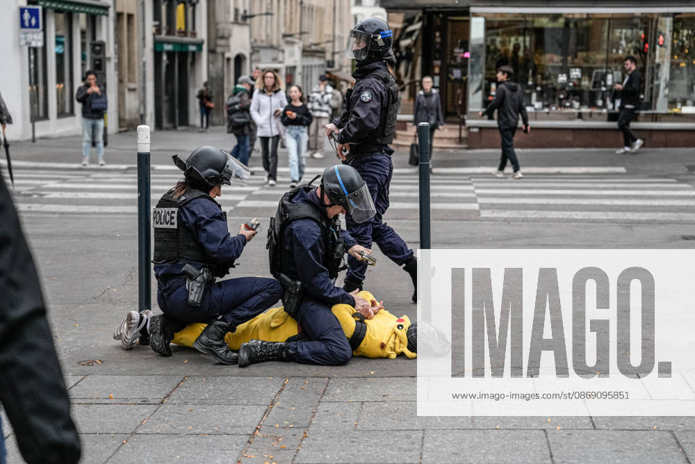 Brief clashes erupt during student gathering in Nancy NANCY, FRANCE - OCTOBER 9: A small group of students gather as brief confrontations occur following tensions at the scene. in Nancy, France, on October 9, 2026. Muhammed Said Tako Anadolu Nancy France. Editorial use only. Please get in touch for any other usage.