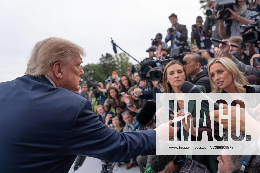 President Donald Trump is handed a note by White House Correspondent Association President Jacqui Heinrich as he speaks to members of the media on the South Lawn of the White House before boarding Marine One in Washington, DC on Friday, Oct. 9, 2026. Trump is heading to Syracuse on Friday to boost Republican gubernatorial candidate Bruce Blakeman, who is trailing Governor Kathy Hochul in polls ahead of November s election. WASP20261009145 AaronxSchwartz