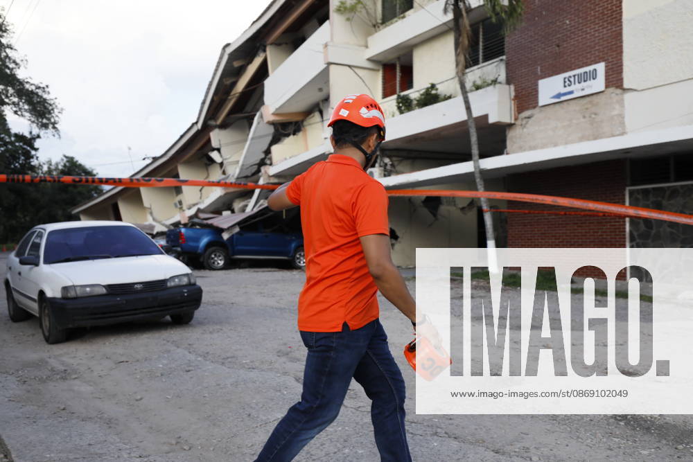 (261009) -- PENONOME(PANAMA), Oct. 9, 2026 -- A rescuer stands in front of a collapsed building after an earthquake in Penonome, central Cocle Province of Panama, Oct. 9, 2026. A major earthquake struck Panama on Friday. (Photo by Xinhua) PANAMA-PENONOME-EARTHQUAKE DanielxGonzalez