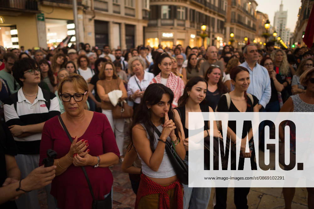 Protest in memory of Maricarmen in Malaga - 09 Oct 2026 Protesters are seen during a tribute and minute of silence in memory of Maricarmen Abascal, the 87-year-old woman who was evicted of her house and died in hospital a few days later. Thousands of people demand decent housing and to continue with the legacy of Maricarmen Abascal. Spain’s housing crisis has forced people to take to the streets, urging the Spanish government to take action and implement effective policies to regulate housing prices and protect vulnerable people. Malaga Spain