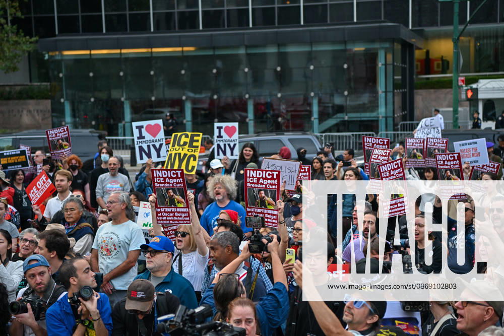 Thousands of New York protesters rally against ICE after Bronx shooting NEW YORK, UNITED STATES - OCTOBER 9: Thousands of people gathered at Foley Square to demand the withdrawal of US Immigration and Customs Enforcement (ICE) from the city, a day after an ICE officer shot a Dominican Republic national in the neck in the Bronx in New York, United States on October 9, 2026. Waleed Zein Anadolu New York United States. Editorial use only. Please get in touch for any other usage.