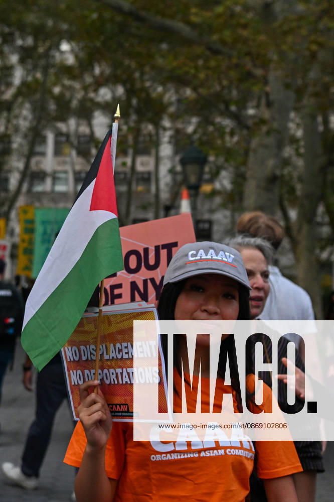 Thousands of New York protesters rally against ICE after Bronx shooting NEW YORK, UNITED STATES - OCTOBER 9: Thousands of people gathered at Foley Square to demand the withdrawal of US Immigration and Customs Enforcement (ICE) from the city, a day after an ICE officer shot a Dominican Republic national in the neck in the Bronx in New York, United States on October 9, 2026. Waleed Zein Anadolu New York United States. Editorial use only. Please get in touch for any other usage.
