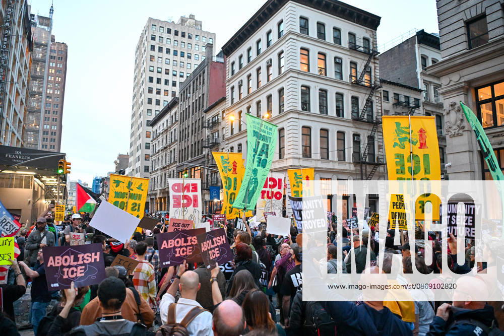 Thousands of New York protesters rally against ICE after Bronx shooting NEW YORK, UNITED STATES - OCTOBER 9: Thousands of people gathered at Foley Square to demand the withdrawal of US Immigration and Customs Enforcement (ICE) from the city, a day after an ICE officer shot a Dominican Republic national in the neck in the Bronx in New York, United States on October 9, 2026. Waleed Zein Anadolu New York United States. Editorial use only. Please get in touch for any other usage.