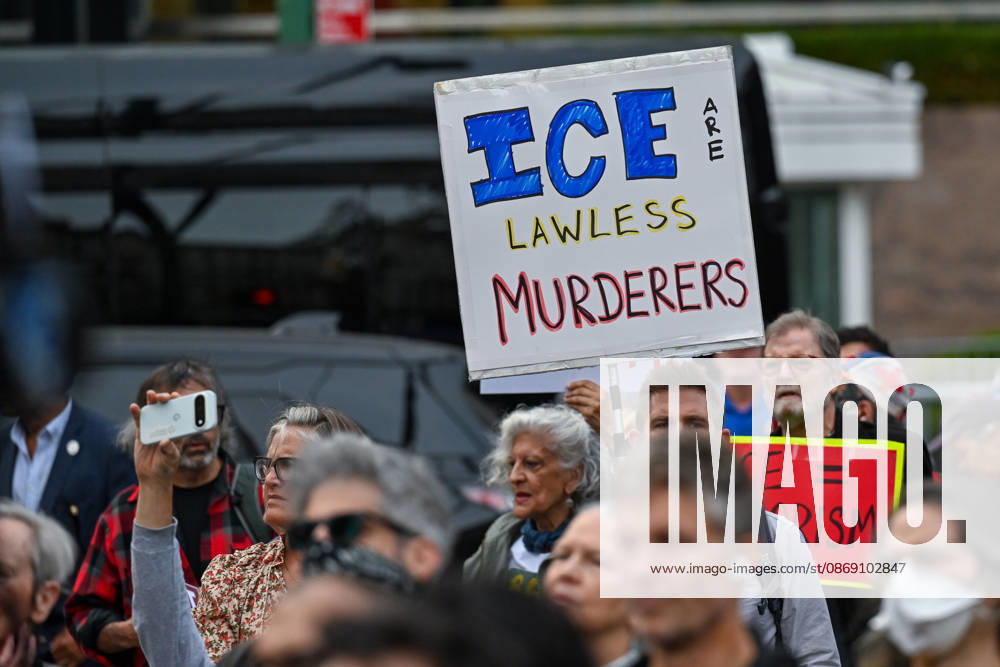 Thousands of New York protesters rally against ICE after Bronx shooting NEW YORK, UNITED STATES - OCTOBER 9: Thousands of people gathered at Foley Square to demand the withdrawal of US Immigration and Customs Enforcement (ICE) from the city, a day after an ICE officer shot a Dominican Republic national in the neck in the Bronx in New York, United States on October 9, 2026. Waleed Zein Anadolu New York United States. Editorial use only. Please get in touch for any other usage.