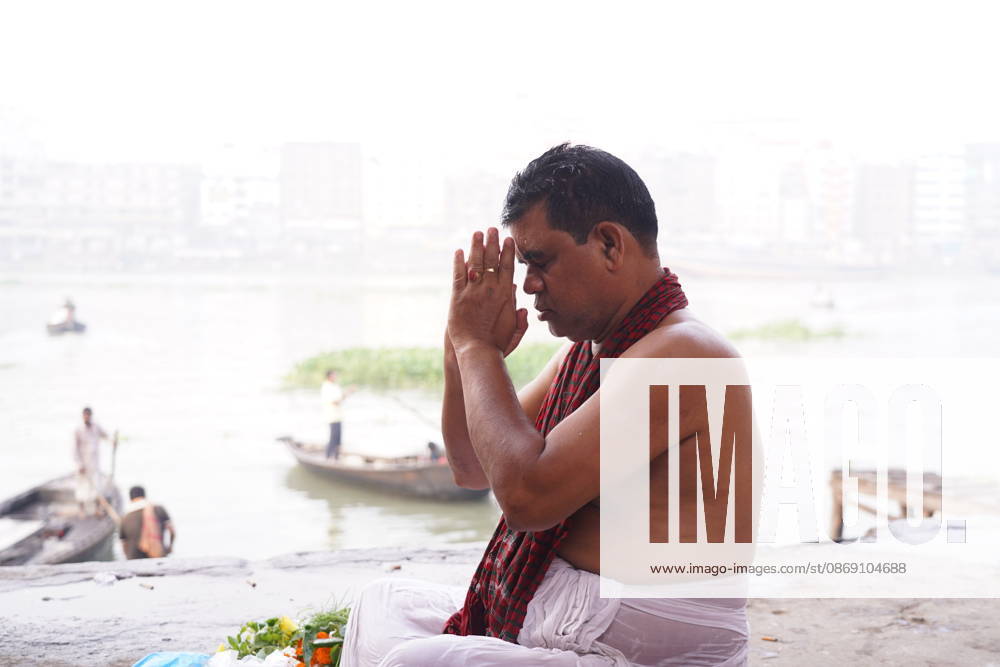 DHAKA, Bangladesh, October 10, 2026 †Hindu devotees gather on the banks of the Buriganga River at Wiseghat early on Mahalaya to perform Tarpan, a ritual offering of water in remembrance of deceased ancestors, marking the end of Pitru Paksha and the beginning of Debipaksha, which heralds the arrival of the Hindu goddess Durga...According to Hindu beliefs, the ritual expresses reverence and gratitude toward departed ancestors and seeks peace for their souls. Observed on the new moon day of Mahalaya, Tarpan is a longstanding tradition in which devotees remember ancestors from both paternal and maternal lineages...Mahalaya marks the transition from Pitru Paksha, a period dedicated to rememberi - ZUMAk185 20261010_zip_k185_001