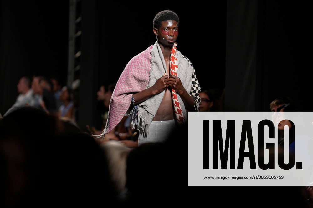 Lisbon Fashion Week in Lisboa, Portugal - 09 Oct 2026 A model walks the runway during Ariana Orrico fashion show at ModaLisboa Priority, Lisbon Fashion Week in Lisboa. Lisbon Portugal