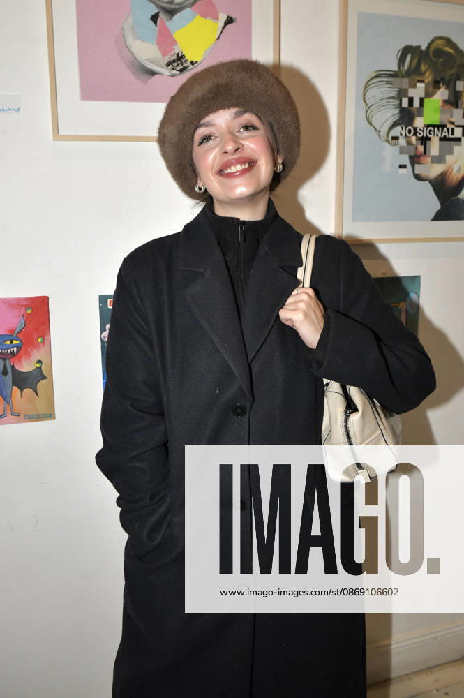 Nellie Thalbach bei der Vernissage der 4. Pop-up-Ausstellung der M.A.R.X.-Bande in der Galerie GlogauAIR. Berlin