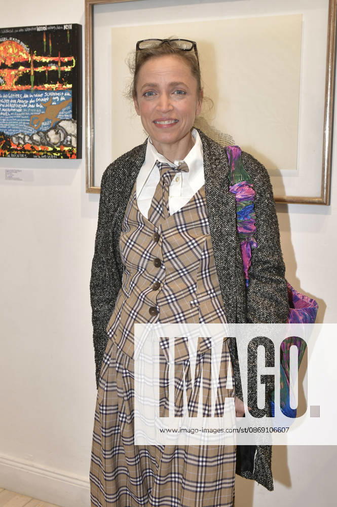 Anna Thalbach bei der Vernissage der 4. Pop-up-Ausstellung der M.A.R.X.-Bande in der Galerie GlogauAIR. Berlin