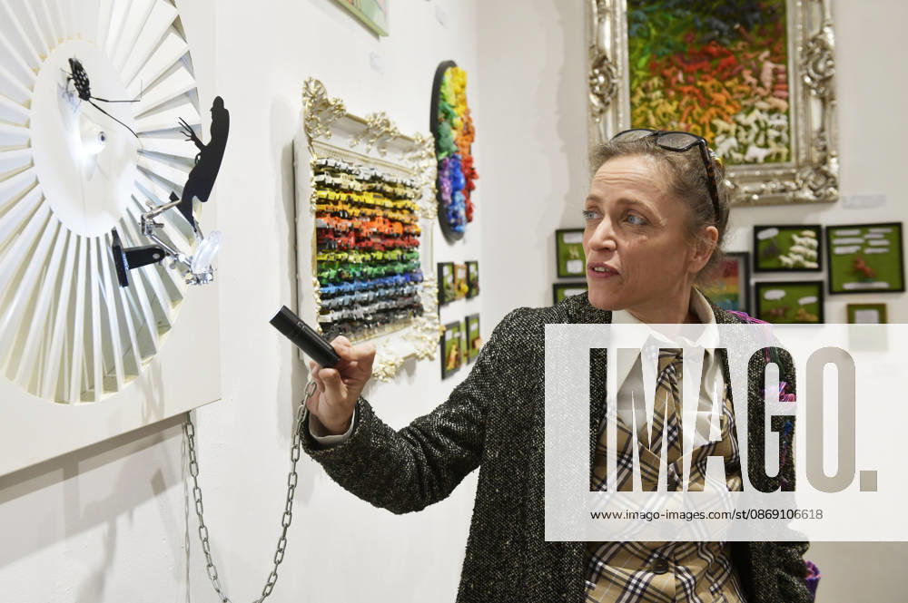 Anna Thalbach bei der Vernissage der 4. Pop-up-Ausstellung der M.A.R.X.-Bande in der Galerie GlogauAIR. Berlin
