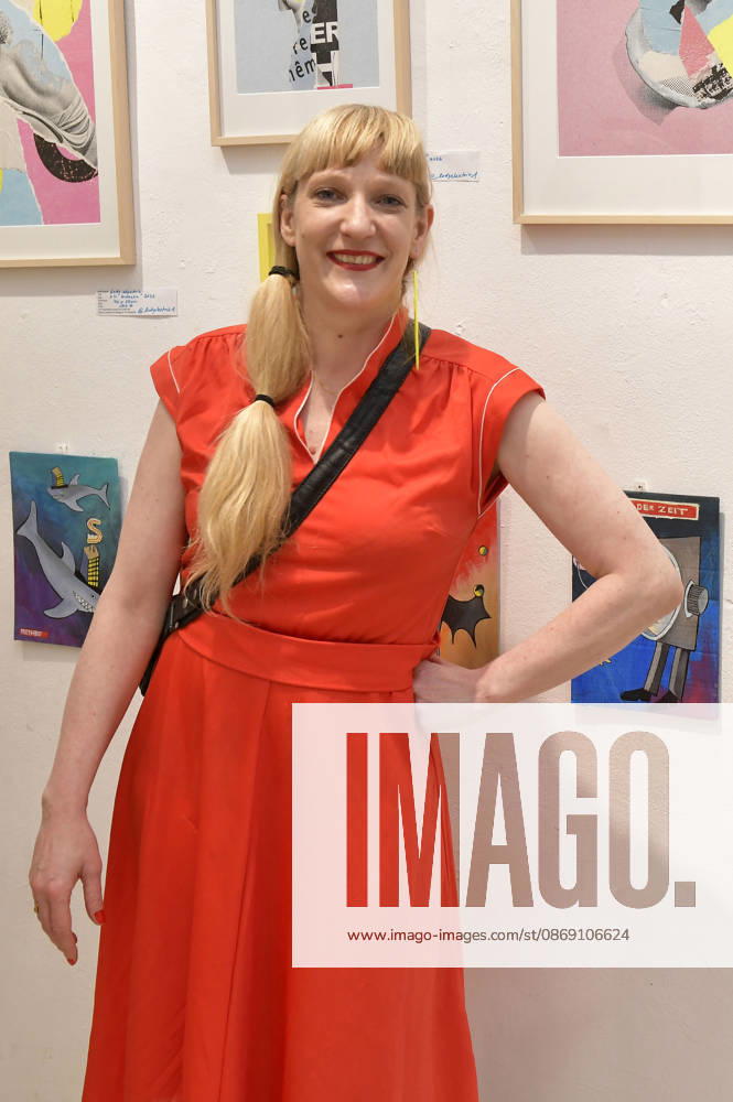Lady electric bei der Vernissage der 4. Pop-up-Ausstellung der M.A.R.X.-Bande in der Galerie GlogauAIR. Berlin