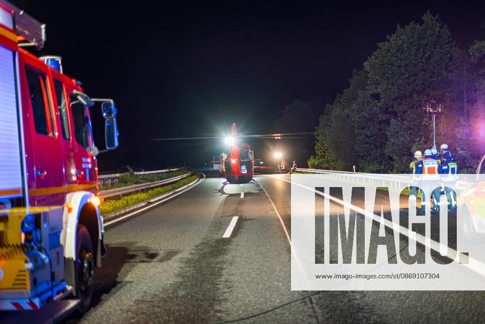 Lkw kommt von Fahrbahn ab Kradfahrer auf Seitenstreifen schwer verletzt Vollsperrung nach Unfall Am 09.10.2026 kam es gegen 20:45 Uhr auf der Autobahn 66 in Fahrtrichtung Frankfurt am Main zwischen den Anschlussstellen Wächtersbach und Gelnhausen-Ost bei Gelnhausen zu einem Verkehrsunfall. Nach bisherigen Erkenntnissen der Polizei kam ein Lastkraftwagen nach rechts von der Fahrbahn ab und stieß mit einem Kradfahrer zusammen, der auf dem Seitenstreifen neben seinem Zweirad gestanden haben soll. Eine Rettungswagenbesatzung versorgte den Schwerverletzten erst, ein Rettungshubschrauber wurde alarmiert. Während der Unfallaufnahme wurde die Autobahn voll gesperrt, ein Gutachter wurde hinzugezogen. Die Ermittlungen zum genauen Hergang d