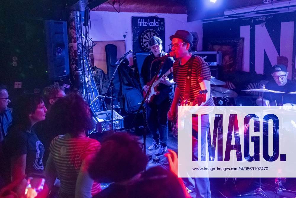 Der Duisburger Musiker Jimbob (u.a. Gründungsmitglied von Eisenpimmel) feiert bei einem Konzert im Indie eine Release-Party mit seiner Band 24 7 Fucked Ups09.10.2026 in Duisburg Deutschland NRW Duisburg