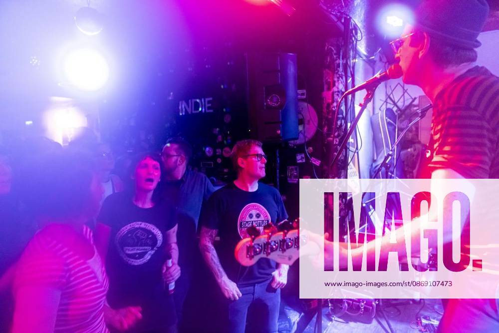 Der Duisburger Musiker Jimbob (u.a. Gründungsmitglied von Eisenpimmel) feiert bei einem Konzert im Indie eine Release-Party mit seiner Band 24 7 Fucked Ups09.10.2026 in Duisburg Deutschland NRW Duisburg