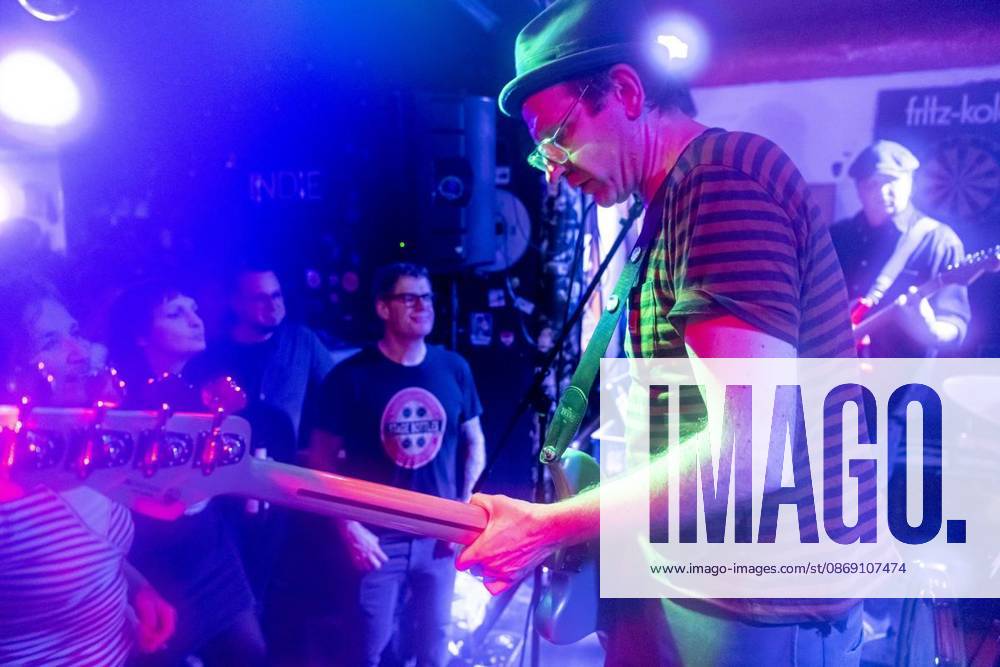 Der Duisburger Musiker Jimbob (u.a. Gründungsmitglied von Eisenpimmel) feiert bei einem Konzert im Indie eine Release-Party mit seiner Band 24 7 Fucked Ups09.10.2026 in Duisburg Deutschland NRW Duisburg