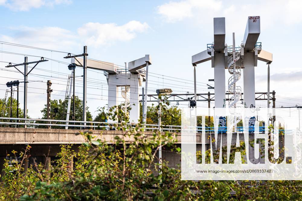 ROTTERDAM - A railway bridge in Delfshaven. Due to arson, no trains are running between Rotterdam Centraal and Delft Campus stations. MEDIATV ANP netherlands out - belgium out