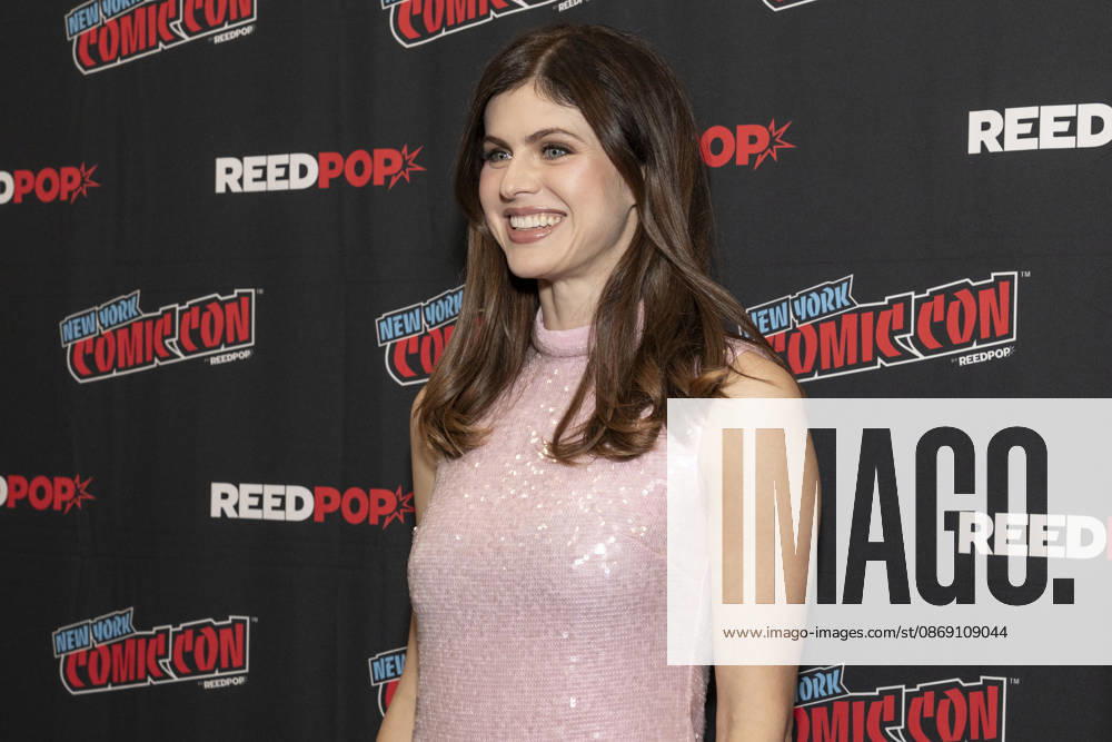 ALEXANDRA DADDARIO attends the press room for Anne Riceâ€⠢s Mayfair Witches on AMC Plus during New York Comic Con at Jacob Javits Convention Center in New York. 9 October 2026 New York USA - ZUMAa265 20261009_zep_a265_042