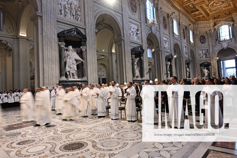 Diaconal_ordination_2026 Italy, Rome, Vatican, 2026 10 10 cardinal Baldo Reina celebrates a Mass forndiaconal ordination at st John Lateran . - NO BOOKS