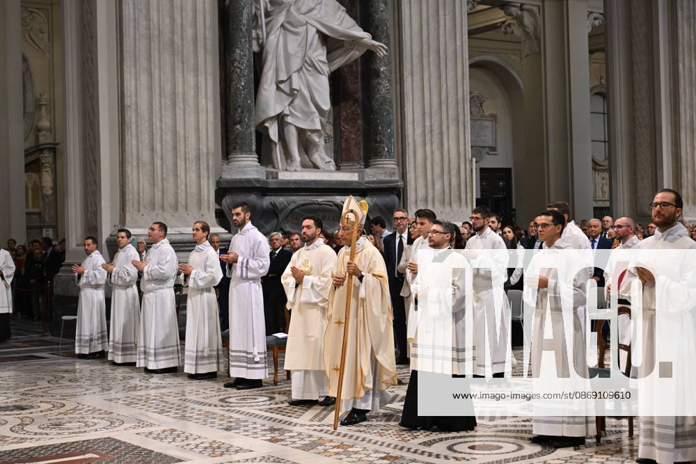 Diaconal_ordination_2026 Italy, Rome, Vatican, 2026 10 10 cardinal Baldo Reina celebrates a Mass forndiaconal ordination at st John Lateran . - NO BOOKS