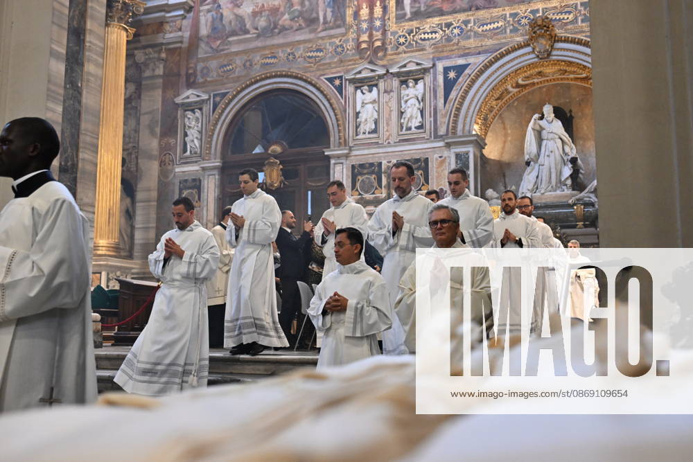 Diaconal_ordination_2026 Italy, Rome, Vatican, 2026 10 10 cardinal Baldo Reina celebrates a Mass forndiaconal ordination at st John Lateran . - NO BOOKS