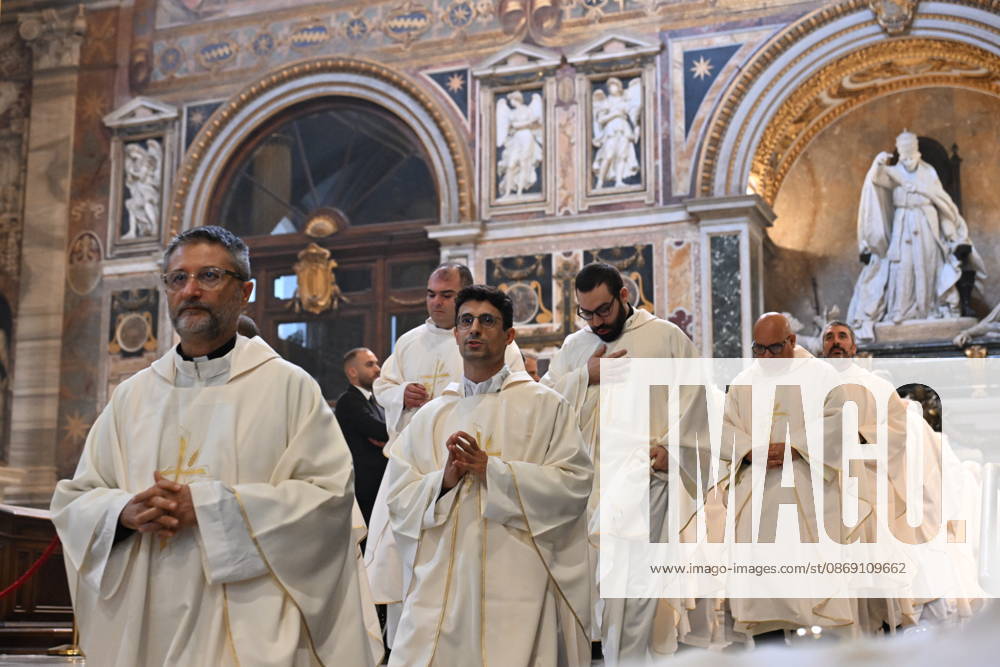 Diaconal_ordination_2026 Italy, Rome, Vatican, 2026 10 10 cardinal Baldo Reina celebrates a Mass forndiaconal ordination at st John Lateran . - NO BOOKS