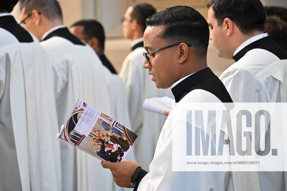 Diaconal_ordination_2026 Italy, Rome, Vatican, 2026 10 10 cardinal Baldo Reina celebrates a Mass forndiaconal ordination at st John Lateran . - NO BOOKS