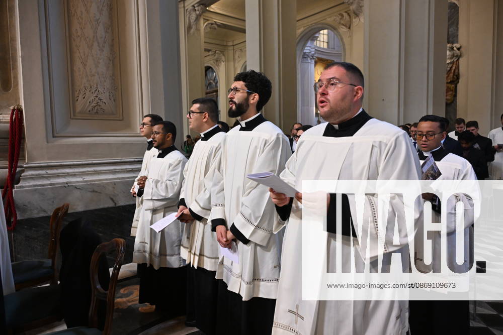 Diaconal_ordination_2026 Italy, Rome, Vatican, 2026 10 10 cardinal Baldo Reina celebrates a Mass forndiaconal ordination at st John Lateran . - NO BOOKS