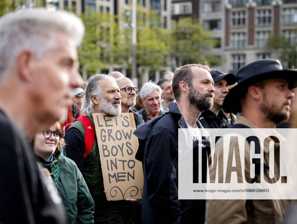 AMSTERDAM - Participants in the Men s March are campaigning for safety for all women. During the demonstration, men are called upon to ensure a culture in which everyone is safe. SEM VAN DER WAL ANP netherlands out - belgium out