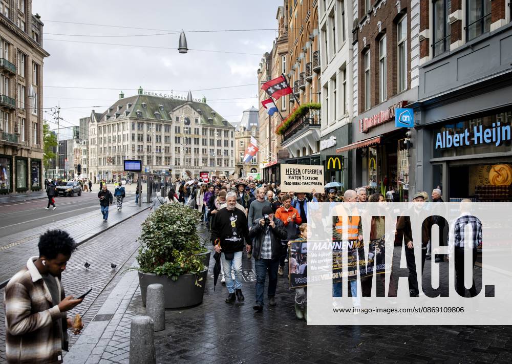AMSTERDAM - Participants in the Men s March are campaigning for safety for all women. During the demonstration, men are called upon to ensure a culture in which everyone is safe. SEM VAN DER WAL ANP netherlands out - belgium out