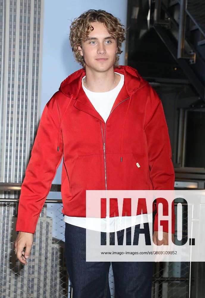 Cast of The Hunger Games: Sunrise on the Reaping visit The Empire State Building in New York Featuring: Joseph Zada Where: New York City, New York, United States When: 09 Oct 2026 Credit: Roger Wong INSTARimages . NOT FOR USE BY NEWSPAPERS BASED IN THE UK.