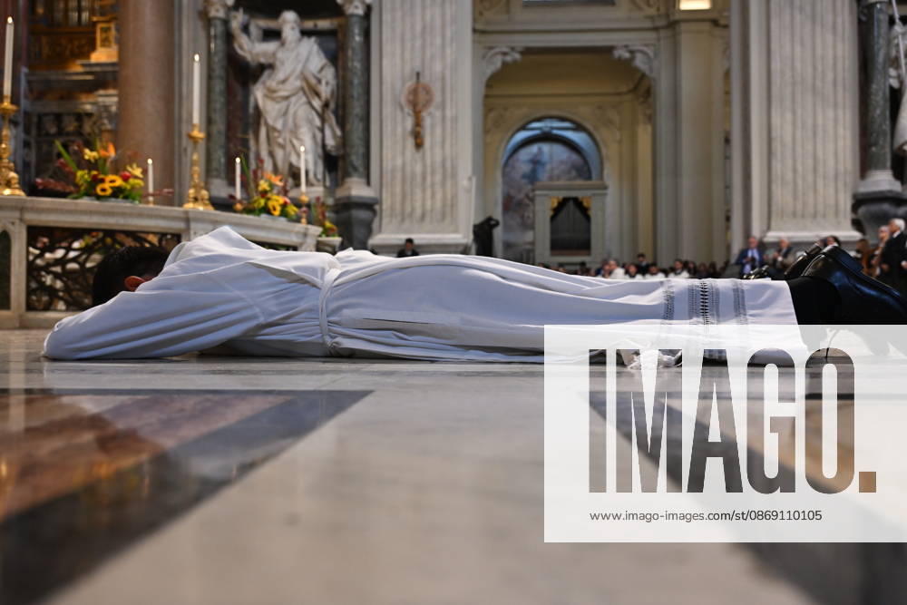 Diaconal_ordination_2026 Italy, Rome, Vatican, 2026 10 10 cardinal Baldo Reina celebrates a Mass forndiaconal ordination at st John Lateran . - NO BOOKS