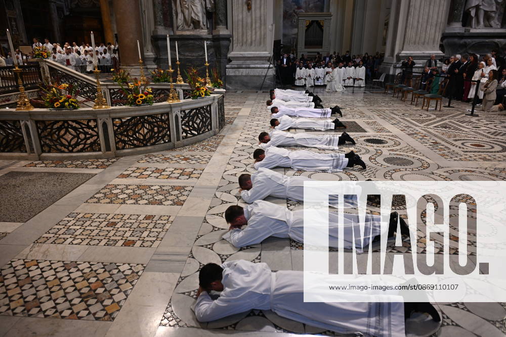 Diaconal_ordination_2026 Italy, Rome, Vatican, 2026 10 10 cardinal Baldo Reina celebrates a Mass forndiaconal ordination at st John Lateran . - NO BOOKS