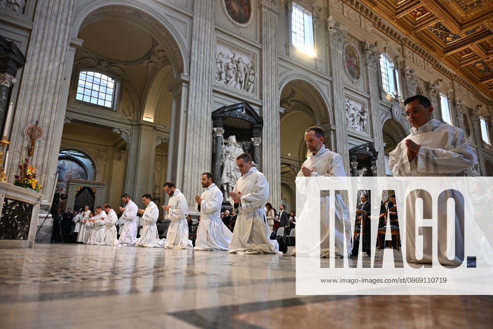 Diaconal_ordination_2026 Italy, Rome, Vatican, 2026 10 10 cardinal Baldo Reina celebrates a Mass forndiaconal ordination at st John Lateran . - NO BOOKS
