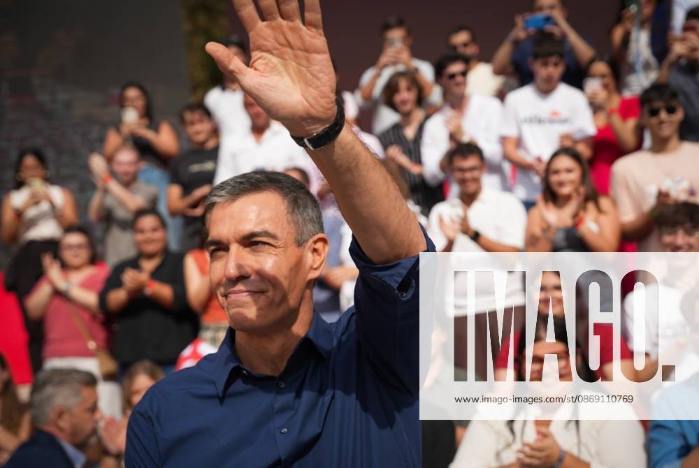 Pedro Sánchez Participates in the First Pre-Campaign Event in Dos Hermanas, Seville Photo of the PSOE Secretary-General and Prime Minister, Pedro Sánchez, at the first pre-campaign event for the November 29 elections. October 10, 2026, in Dos Hermanas, Seville, Andalusia, Spain The event was also attended by the Secretary-General of the PSOE in Andalusia, María Jesús Montero, and the mayor of Dos Hermanas and Secretary of Organization for the PSOE in Andalusia, Francisco Rodríguez October 10, 2026 María José Ló Dos Hermanas, Seville Dos Hermanas, Seville, Spain