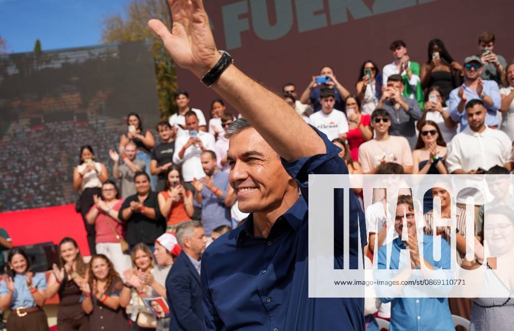 Pedro Sánchez Participates in the First Pre-Campaign Event in Dos Hermanas, Seville Photo of the PSOE Secretary-General and Prime Minister, Pedro Sánchez, at the first pre-campaign event for the November 29 elections. October 10, 2026, in Dos Hermanas, Seville, Andalusia, Spain The event was also attended by the Secretary-General of the PSOE in Andalusia, María Jesús Montero, and the mayor of Dos Hermanas and Secretary of Organization for the PSOE in Andalusia, Francisco Rodríguez October 10, 2026 María José Ló Dos Hermanas, Seville Dos Hermanas, Seville, Spain