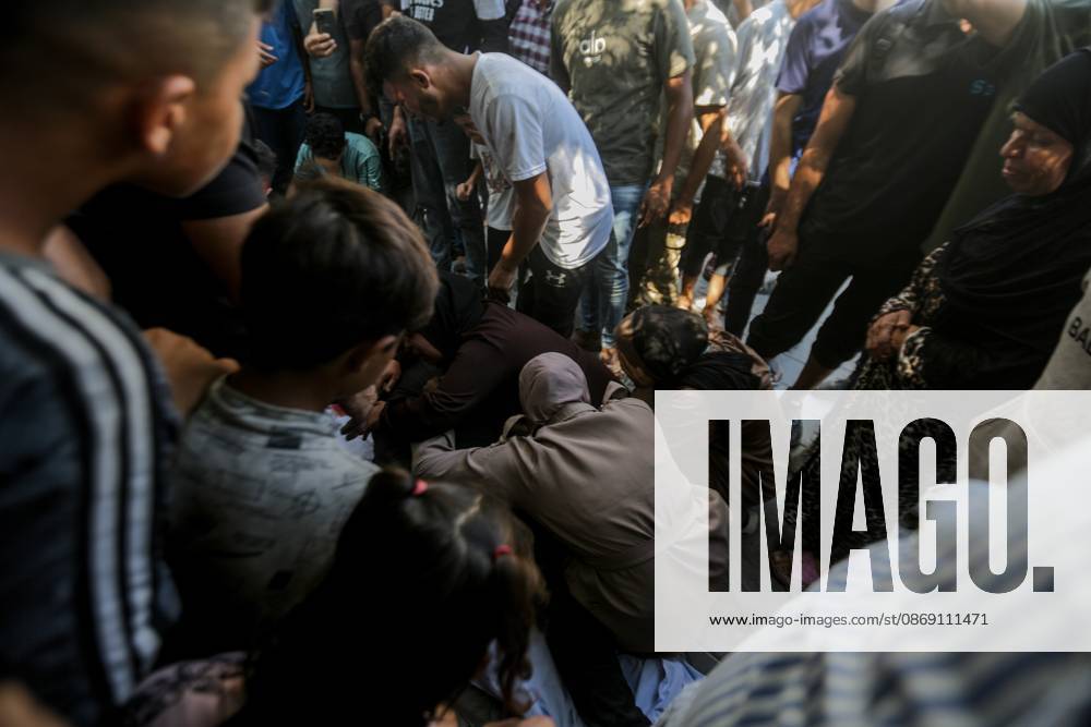 Palestinians Targeted in Western Gaza City (INT) Palestinians Targeted in Western Gaza City. OCTOBER 10, 2026, Gaza, Palestine: A group of Palestinians was targeted in western Gaza City. Further details about casualties were not immediately available. Credit: Hashem Zimmo TheNews2(Foto: Hashem Zimmo Thenews2 imago images) Palestinians Targeted in Western Gaza City