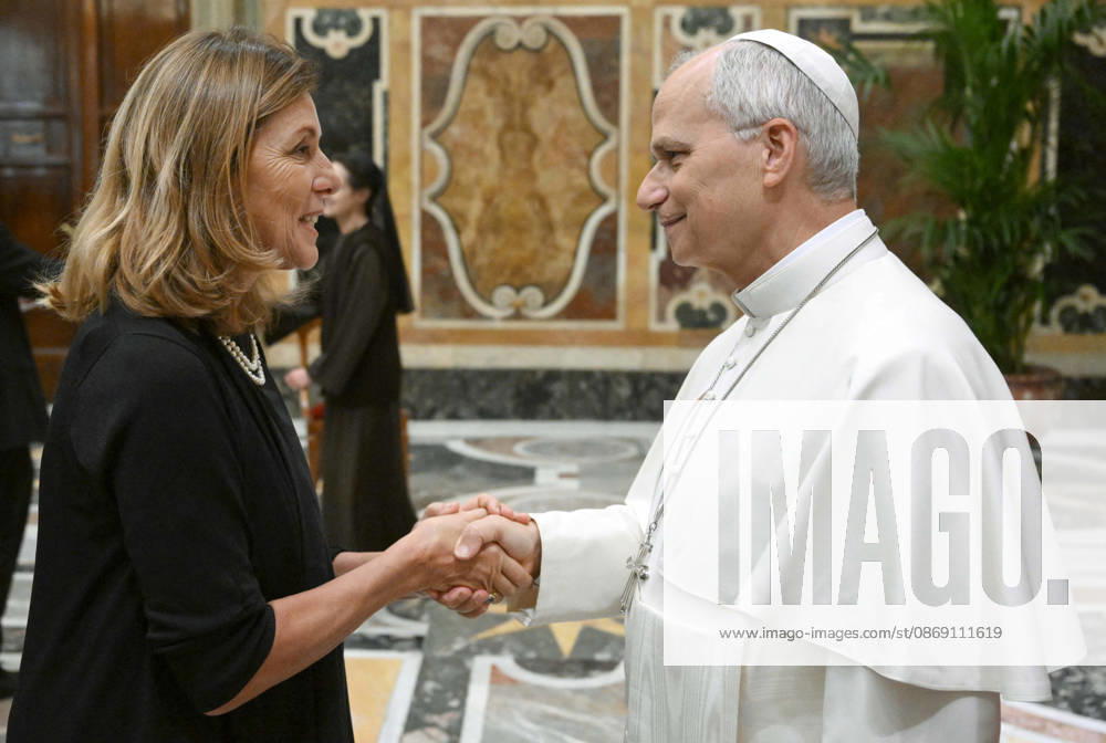 Pope Leo XIV Meets With Directors Of World’s Largest Museums - Vatican Pope Leo XIV greets Barbara Jatta, first woman director of the Vatican Museums, during a meeting with the directors of the largest art and culture museums around the world at the Vatican, on October 10, 2026. Speaking to members of the Bizot Group, which brings together directors of the world’s largest museums, Pope Leo stressed the importance of works of art as a means of ‘safeguarding a heritage that belongs to all humanity.’ Photo by (EV) Simone Risoluti Vatican Medial ABACAPRESS.COM Rome