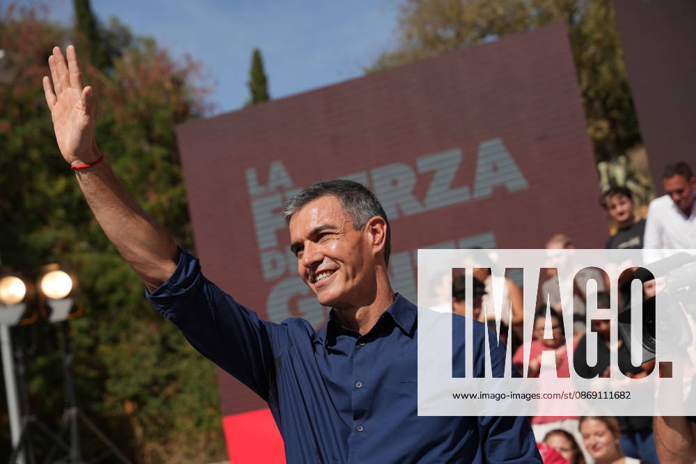 Pedro Sánchez Participates in the First Pre-Campaign Event in Dos Hermanas, Seville. Photo of the PSOE Secretary-General and Prime Minister, Pedro Sánchez, at the first pre-campaign event for the November 29 elections. October 10, 2026, in Dos Hermanas, Seville, Andalusia, Spain The event was also attended by the Secretary-General of the PSOE in Andalusia, María Jesús Montero, and the mayor of Dos Hermanas and Secretary of Organization for the PSOE in Andalusia, Francisco Rodríguez October 10, 2026 María José Ló Dos Hermanas, Seville Dos Hermanas, Seville, Spain