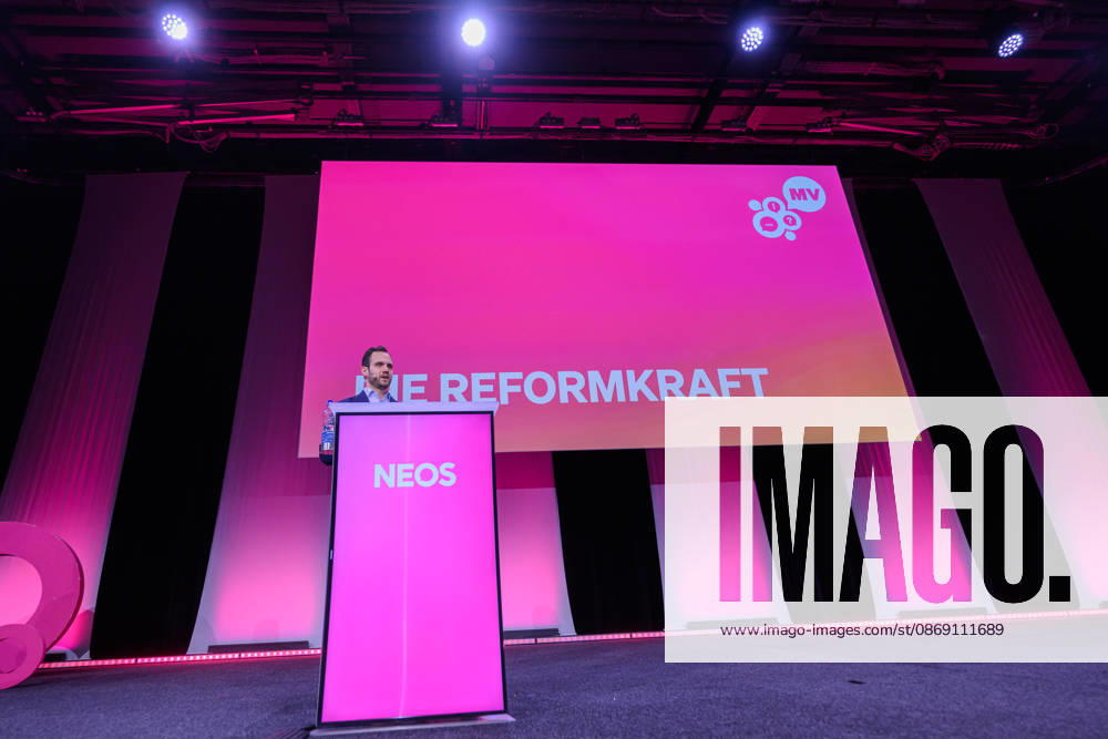 Photonews.at - Linz, 10.10.2026. Mitgliederversammlung der NEOS in Design Center Linz. NEOS stellt das Treffen unter das Motto Sparen im System . PHOTO: Abg. Felix Eypeltauer (NEOS) NEOS General Assembly at Design Center Linz. Regierungskoalition, Dreierkoalition, Koalition, Reformpolitik, Reformagenda, Verwaltungsreform, Bürokratieabbau, Sparpolitik, Budgetpolitik, Budgetkonsolidierung, Staatsausgaben, Politikerprivilegien, Parteienförderung, Förderwesen Mitgliederversammlung der NEOS in Linz