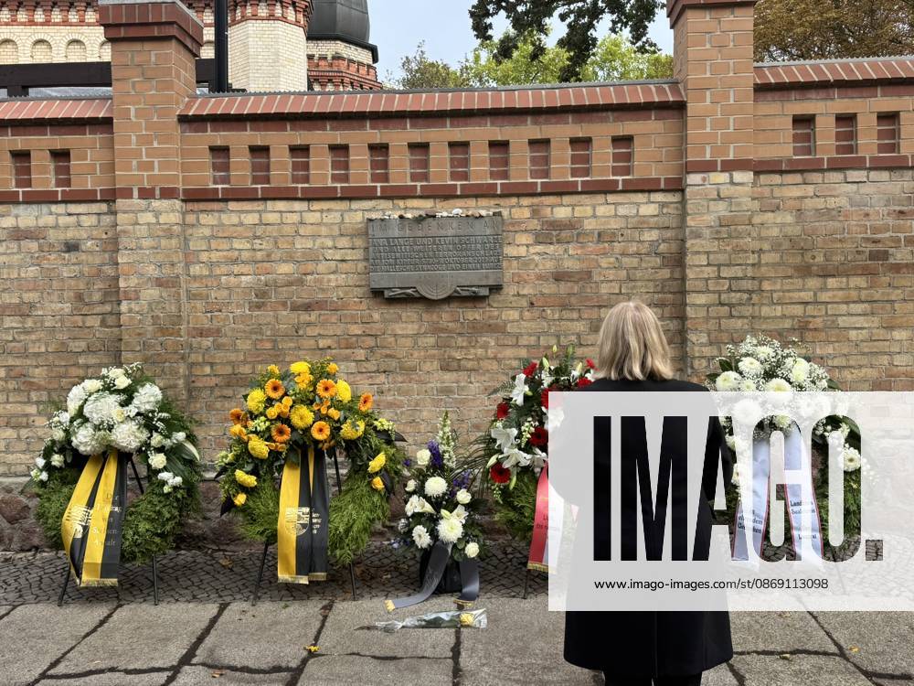 Halle Saale Halle (Saale) Halle Saale Sachsen-Anhalt Ansicht Stadtansicht Sachsen Anhalt Ansicht Dem Landtagvizepräsidenten Hans-Thomas Tillschneider ( AfD ) wird der Zutritt zur Synagoge versperrt Es ist der siebte Jahrestag: Am 9. Oktober 2019 versuchte ein Attentäter, am höchsten jüdischen Feiertag Jom Kippur die hallesche Synagoge anzugreifen, und tötete zwei Menschen. Eine Menschenkette der Organisiert wurde sie von der Jüdischen Studierendenunion Deutschland verwehrte Tillschneider den Zugang �
