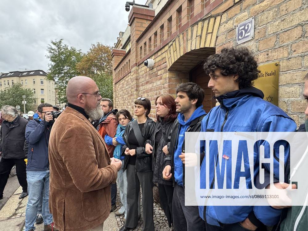 Halle Saale Halle (Saale) Halle Saale Sachsen-Anhalt Ansicht Stadtansicht Sachsen Anhalt Ansicht Dem Landtagvizepräsidenten Hans-Thomas Tillschneider ( AfD ) wird der Zutritt zur Synagoge versperrt Es ist der siebte Jahrestag: Am 9. Oktober 2019 versuchte ein Attentäter, am höchsten jüdischen Feiertag Jom Kippur die hallesche Synagoge anzugreifen, und tötete zwei Menschen. Eine Menschenkette der Organisiert wurde sie von der Jüdischen Studierendenunion Deutschland verwehrte Tillschneider den Zugang �
